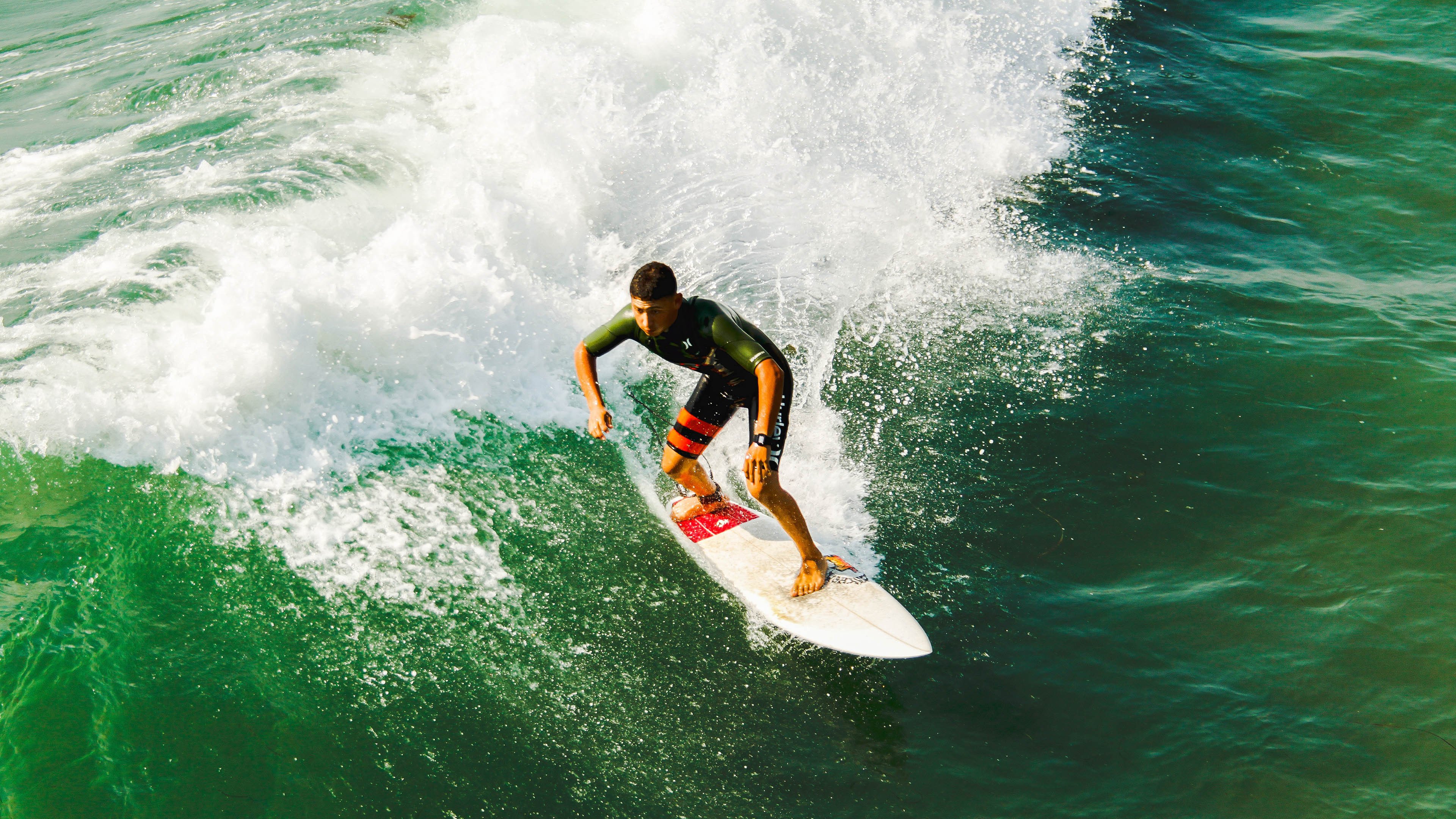 帆船竞速挑战赛，海风中追逐梦想，帆船竞技比赛