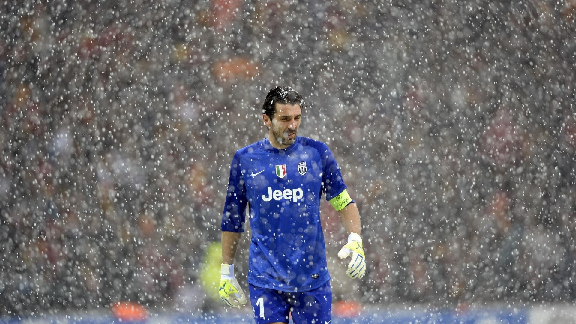 科迪·加克波和多尼尔·马伦在对阵罗马尼亚的比赛中各有建树，助荷兰队晋级八强。